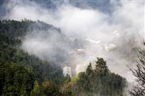 雾锁山村