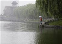 雨游古城