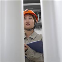 安检女工1