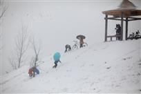 爬雪山