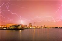 雨夜天镜湖