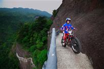 中国攀爬摩托车“第一人”耿杰挑战万佛山