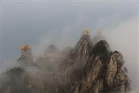雾锁老君山