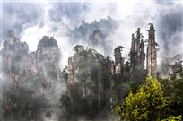雾锁群峰