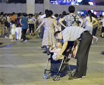 奶奶在跳舞