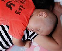 妈妈背上甜甜的梦