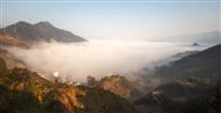 秋雾绕山村