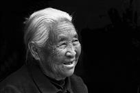 《慈母》谢有武 摄