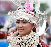 《苗族金花》