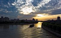 小城辉映夕阳美