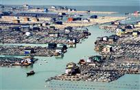 海上渔村一隅