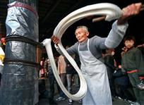 《安昌传统手艺扯白糖》