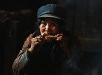 （彝族年吃砣砣肉）