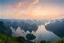 《龙湖霞影》