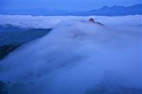 雾锁金山