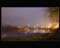 《风雨后》