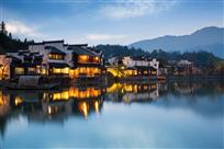 《古镇夜景》