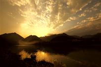 夕阳下的美好家园