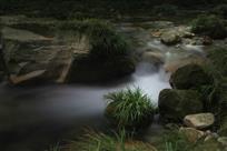 小溪流瀑
