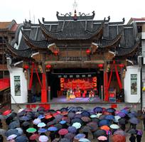 雨中戏