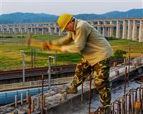 筑路工人