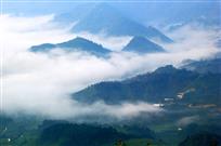 雾绕山乡