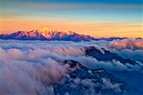 雪山流瀑