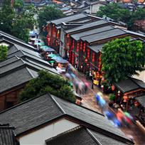 《雨中漫步三坊七巷》