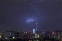 电闪雷鸣