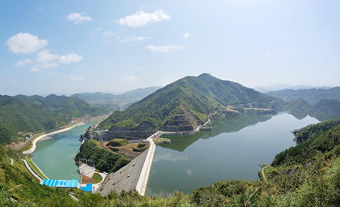 上一页 下一页 作品名称: 潘口水电站坝区全景  作品描述:   拍摄