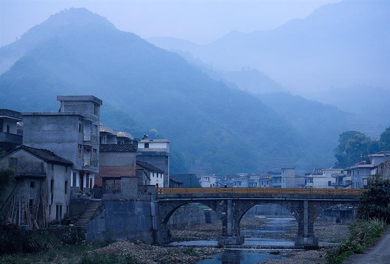 上一页 下一页 作品名称 满目青山秀 作品描述 拍摄地点 梓桐镇