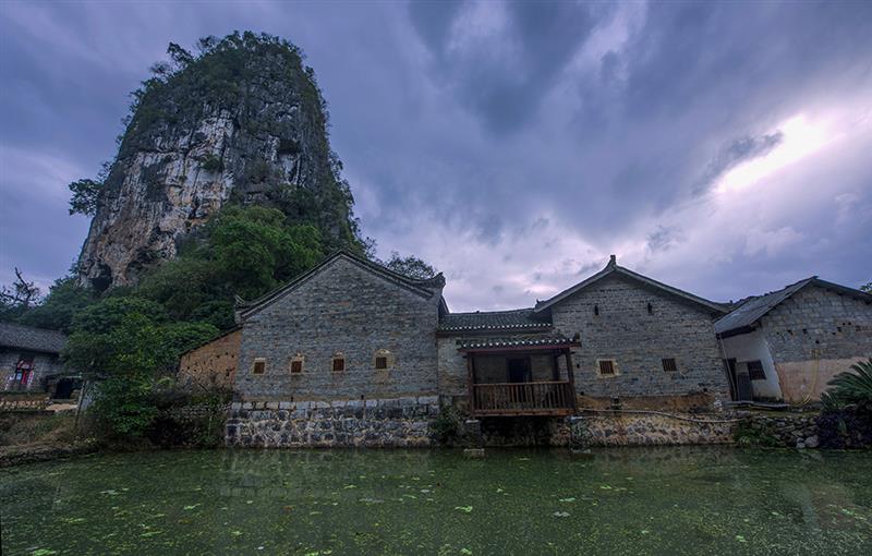 银龙古寨之奇葩a  作品描述: *****  拍摄地点: 广西荔浦县小青山