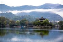 烟雨东湖