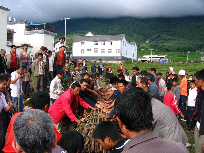 作品描述: 2008年火把节  拍摄地点: 大理州云龙县漕涧镇  拍摄时间