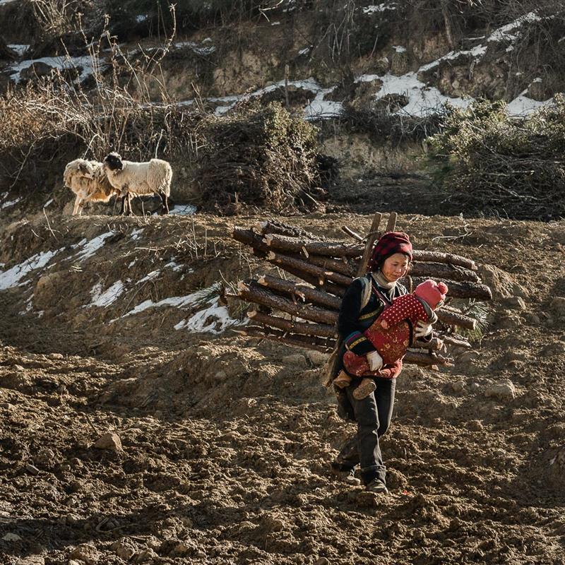 2013年至2014年期间拍摄于四川西南凉山彝族自治州内,也许的女人淳朴
