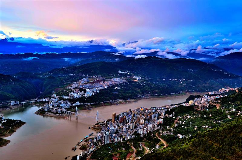 赏三峡红叶,俯视长江巫峡大拐弯,拍摄峡江日落,鸟瞰巴东新城全景的
