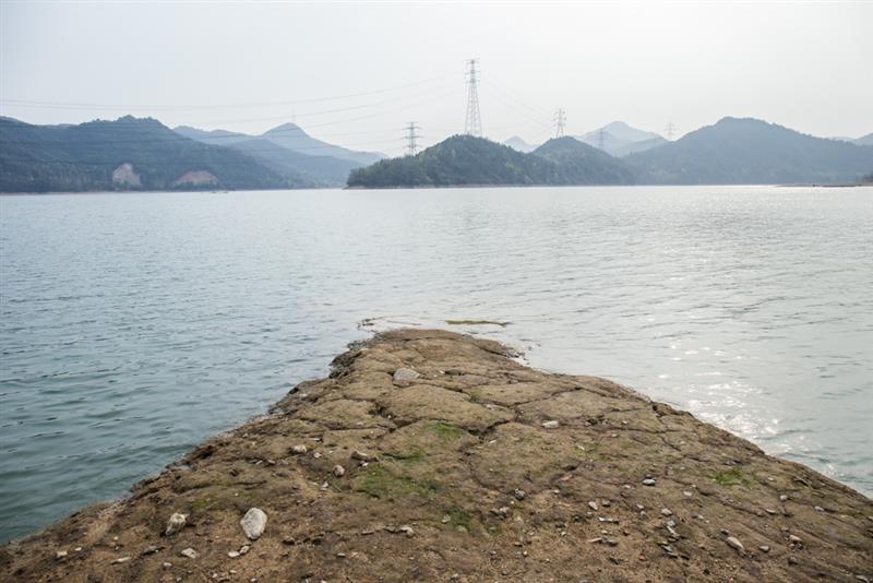 下一页 作品名称 太湖水库1 作品描述 拍摄地点 浙江温岭 拍摄