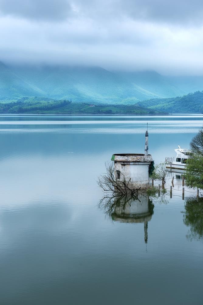 名称 烟雨卢湖 作品描述 烟雨卢湖 拍摄地点 安徽广德卢村水库