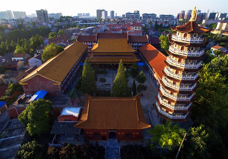 名称 报恩寺 作品描述 寺庙宝塔交映相辉 拍摄地点 钟祥报恩寺