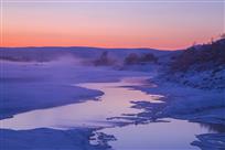 夕阳下的不冻河