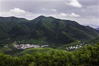 《竹乡小山村》