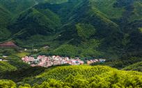 《我家住在小山村》