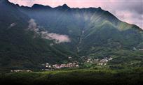 大山下的家