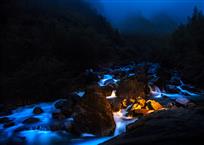 竹林峡谷清泉石上流