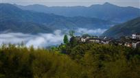 满山云彩映家乡