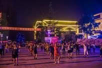 夜幕下的坝坝午