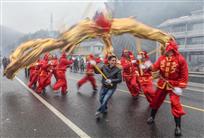 《舞灯》