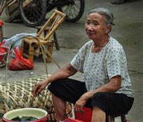 集市上的老妪