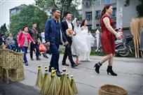 标题：幸福的步伐