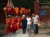 《向快乐出发》